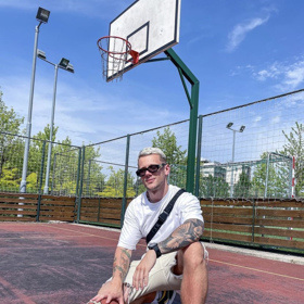 Za podcastem A-cast stojí influencer známý jako Kid Ajvn. 