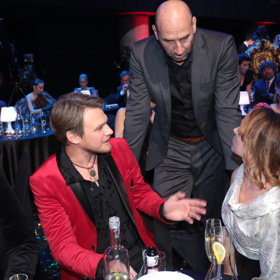 Jan Koller přišel pozdravit manžele Dykovy.