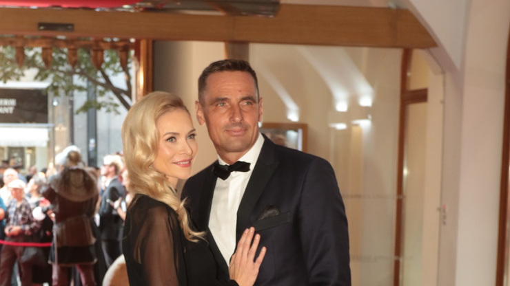 Galerie Štěpán Šebrle se chlubí otcem Romanovi je syn velmi podobný