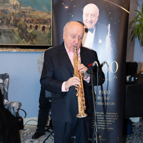 Asi to ale vynáší málo, protože Ondřej nesplácí tak, jak splácet má.