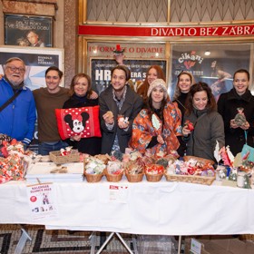 Charitativní bazárek Divadla Bez zábradlí.