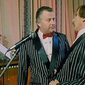 Potměšil s Pavlem Zedníčkem ve filmu Někdo schází u stolu.