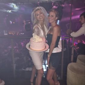 Lela se svou kamarádkou Kristýnou.