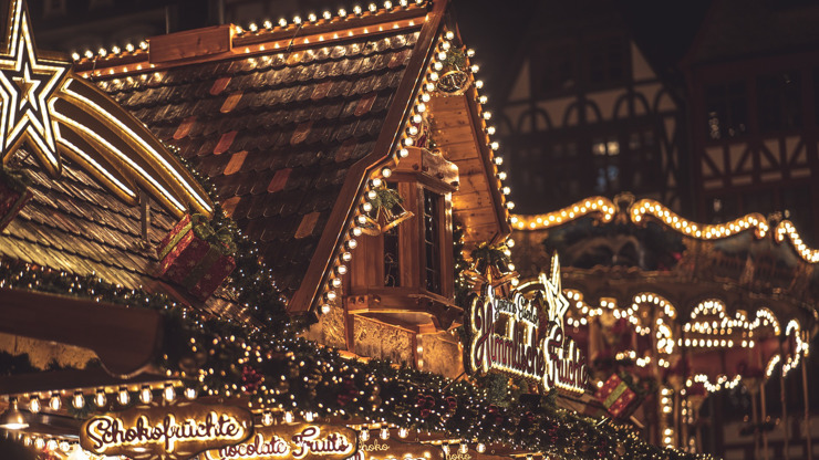 Vánoční trhy běžně trvají po dobu adventu. Vánoční trhy běžně trvají po dobu adventu.