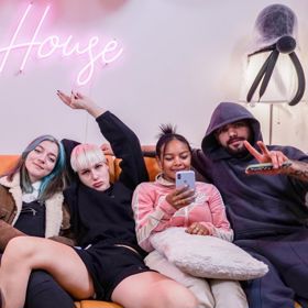 Parta show Like House 2.