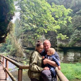 Lucie je již léta šťastně zadaná s bývalým hokejistou Jiřím Šlégrem.