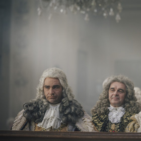 V maskérně trávil až čtyři hodiny denně.