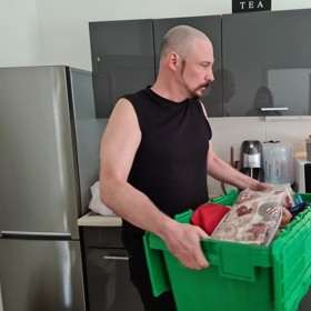 V kuchyni bude trávit hodně času, rád totiž vaří.