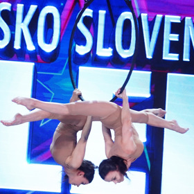 Jednovaječná dvojčata Olha a Julija pocházejí z Ukrajiny a věnují se vzdušné akrobacii.