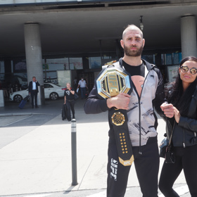 Kamila Procházku podporuje při jeho štacích v UFC.