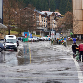Cesta k lanovce na Sněžku.