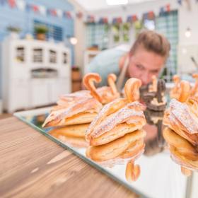 Technickou výzvou byly tentokrát labutě z odpalovaného těsta.