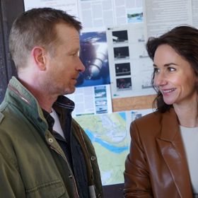 Hlavními hrdiny seriálu Pod hladinou jsou Matěj Hádek a Sandra Nováková.