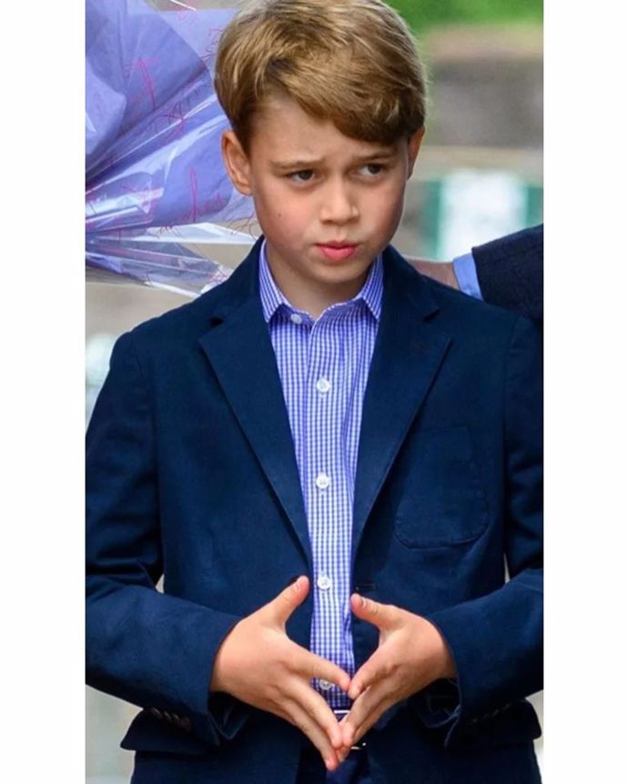 Princ George se musí oblékat podle pravidel.