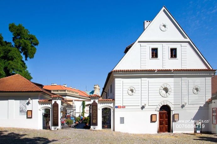 Strahovský pivovar stojí na místě bývalé kočárovny.