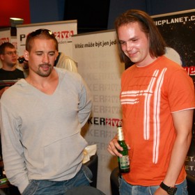 David Vondráček s bývalým švagrem Tomášem Plekancem. Často spolu hráli charitativní poker.