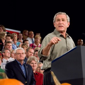 George W. Bush vilu také navštívil.