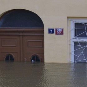 Dům v pobřežní ulici poblíž Florence tehdy.