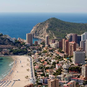 Budova leží v letovisku Benidorm.