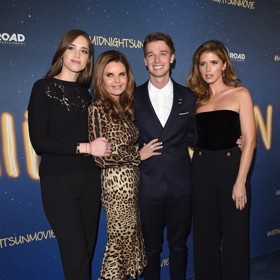 Na fotce chybí jen syn Christopher.