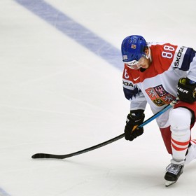 Smutný David Pastrňák po vyřazení ve čtvrtfinále MS v roce 2018