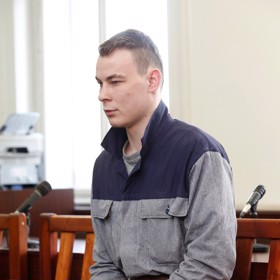 Meindl si odsedí 20 let za mřížemi. Tam ale nepracuje, a tak nemůže splatit svůj dluh.