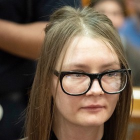 Anna Delvey u soudu v roce 2019.