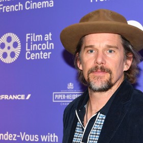 Herec Ethan Hawke převezme 28. 8. Cenu prezidenta MFF KV.