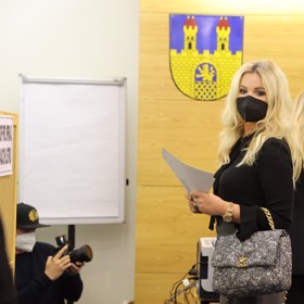 S Babišem přišla i manželka Monika.