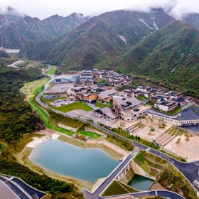 Letecký pohled na olympijskou vesnici v Číně.