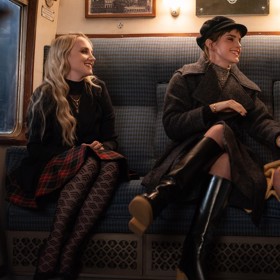 Nemůžou chybět ani slavní spolužáci Harryho Pottera Lenka Láskorádová a Giny Weasleyová. 