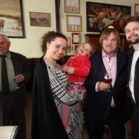 Karel Vágner se synem Josefem a jeho rodinou.