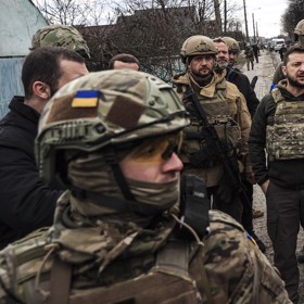 Zelenskyj navštívil Buču.