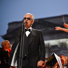 Andrea Bocelli bude patřit k hvězdám zahájení ZOH 2026.