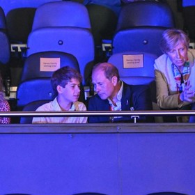 Louise s otcem a bratrem.