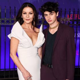 Catherine se synem Dylanem.