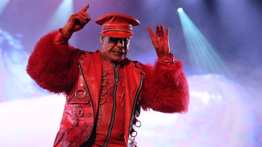 Till Lindemann slaví 60: Zpěvák kapely Rammstein prodává erotické ...