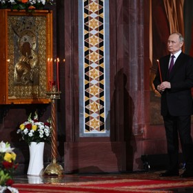 Vladimir Putin na velikonoční bohoslužbě.