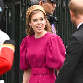 Princezna Beatrice  měla čelenku.