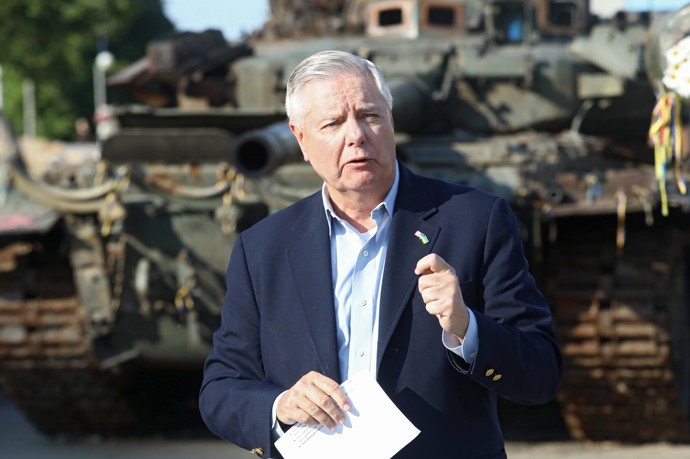 Americký republikánský senátor Lindsey Graham podpořil možnost rozsáhlého útoku na energetickou síť Íránu.