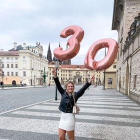 Simona hubne jako lusknutím prstu, navíc nedávno oslavila své třicáté narozeniny.