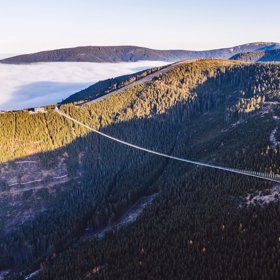 Sky Bridge je dlouhý 721 metrů.