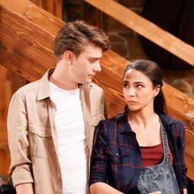 Nejvíce si užívala vycpávání poprsí.