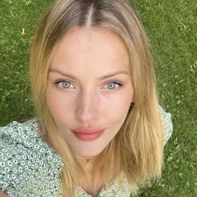 Linda měla v životě vyšší cíle než získat korunku královny krásy a stát se ramínkem na šaty.