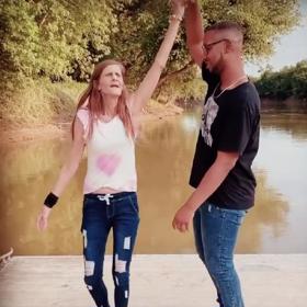 Pár dělí věkový rozdíl 37 let.