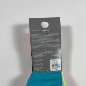 Jinak jsou balení ponožek totožná.