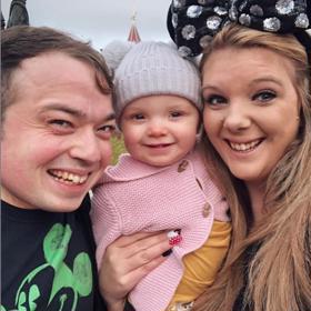 Dcera Olivia po tatínkovi nanismus nezdědila.