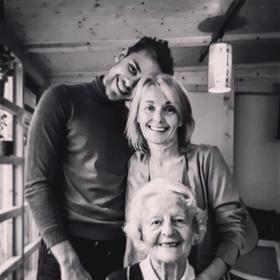 Vincent Navrátil s maminkou Veronikou Žilkovou a s babičkou.