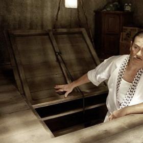 V Kill Billovi hrál okinawského výrobce mečů Hattori Hanza.