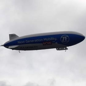 Lidé nestačí netradiční dopravní prostředek fotit.